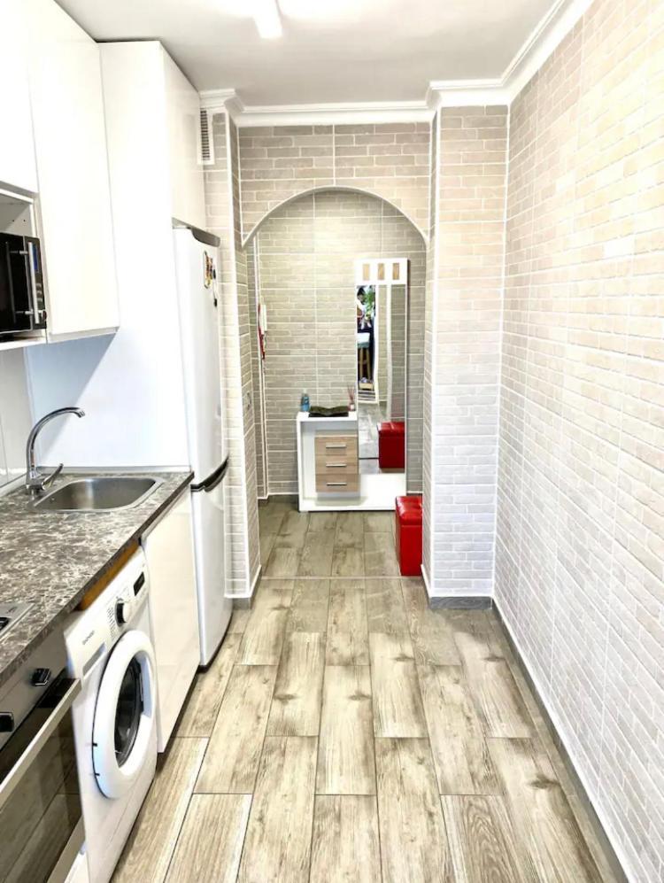 Shared Apartment! Piso Compartido! Общая Квартира! Севілья Екстер'єр фото