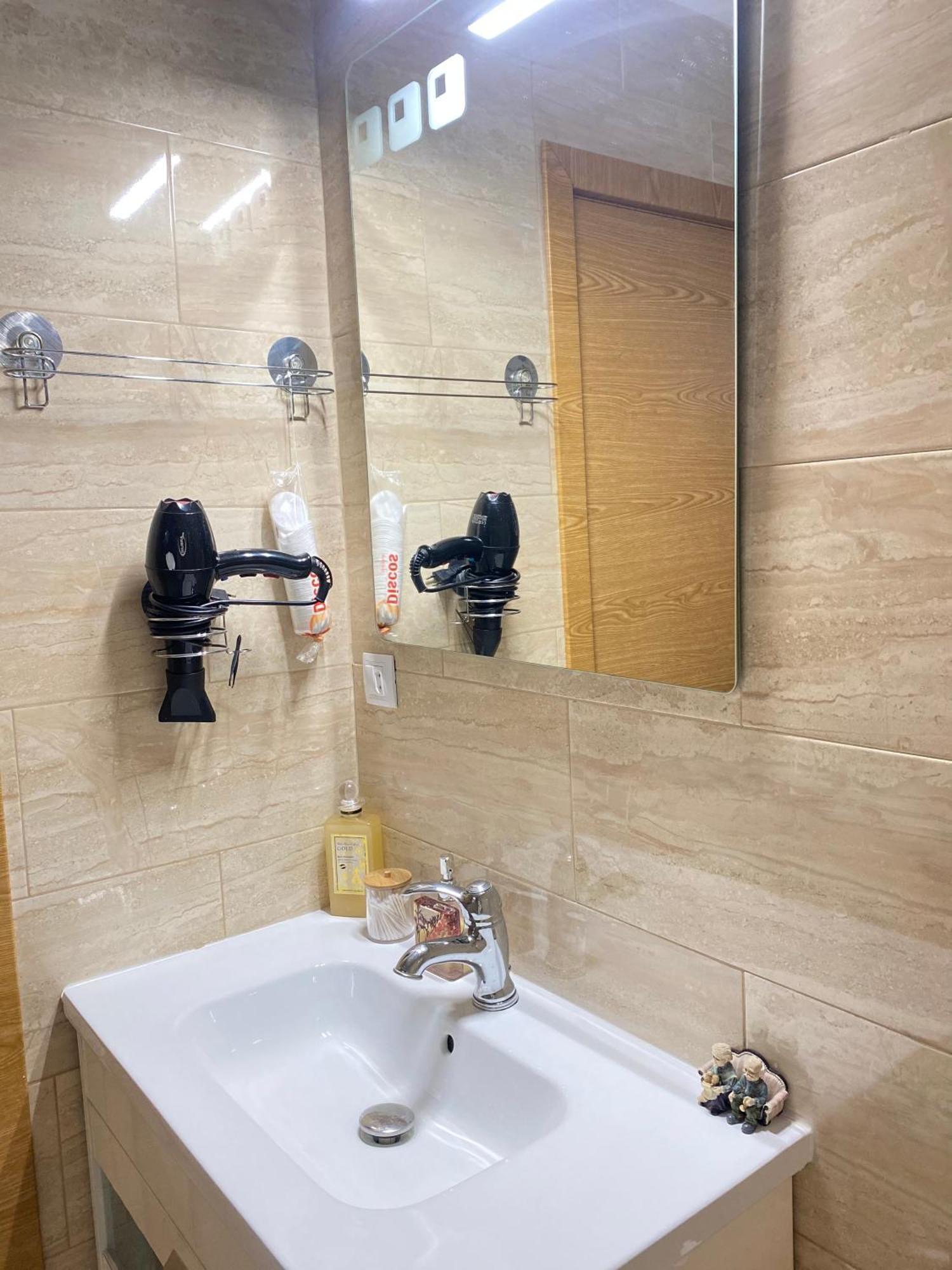 Shared Apartment! Piso Compartido! Общая Квартира! Севілья Екстер'єр фото