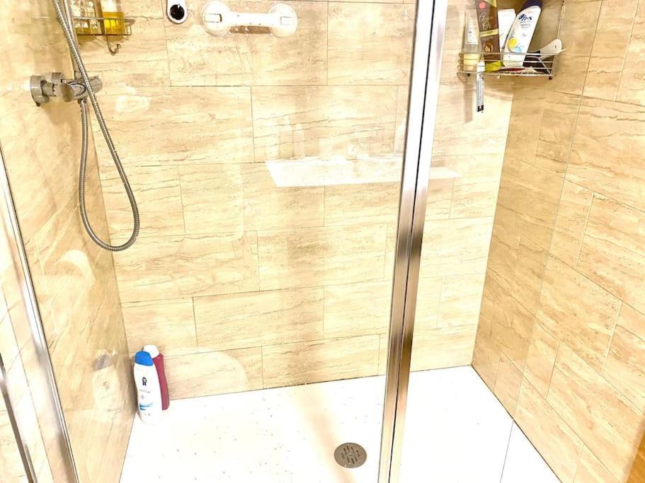Shared Apartment! Piso Compartido! Общая Квартира! Севілья Екстер'єр фото