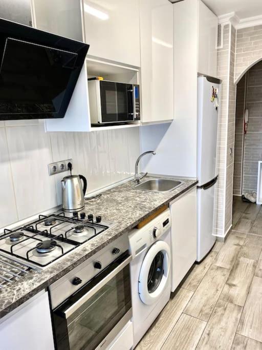 Shared Apartment! Piso Compartido! Общая Квартира! Севілья Екстер'єр фото