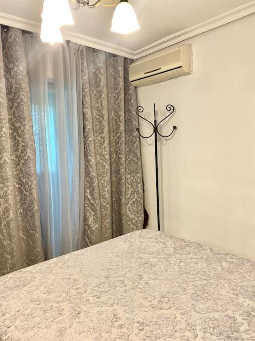 Shared Apartment! Piso Compartido! Общая Квартира! Севілья Екстер'єр фото
