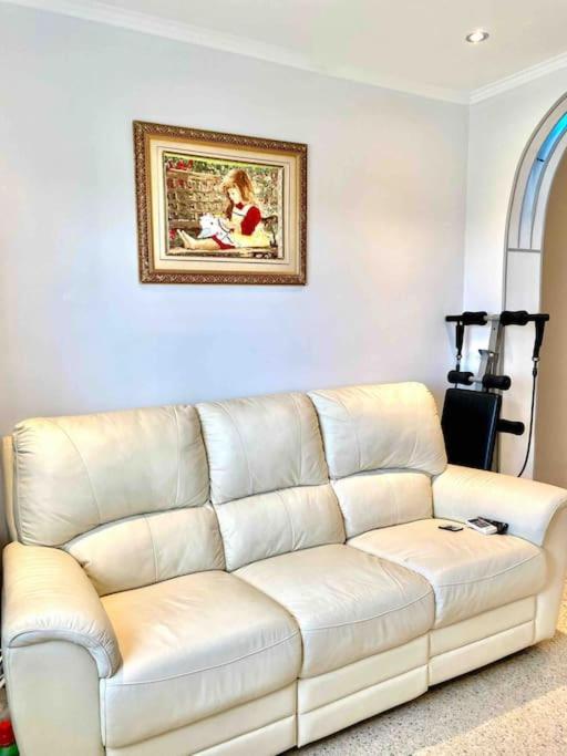 Shared Apartment! Piso Compartido! Общая Квартира! Севілья Екстер'єр фото