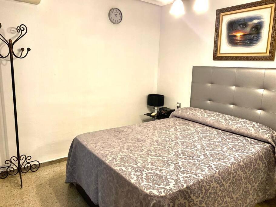Shared Apartment! Piso Compartido! Общая Квартира! Севілья Екстер'єр фото